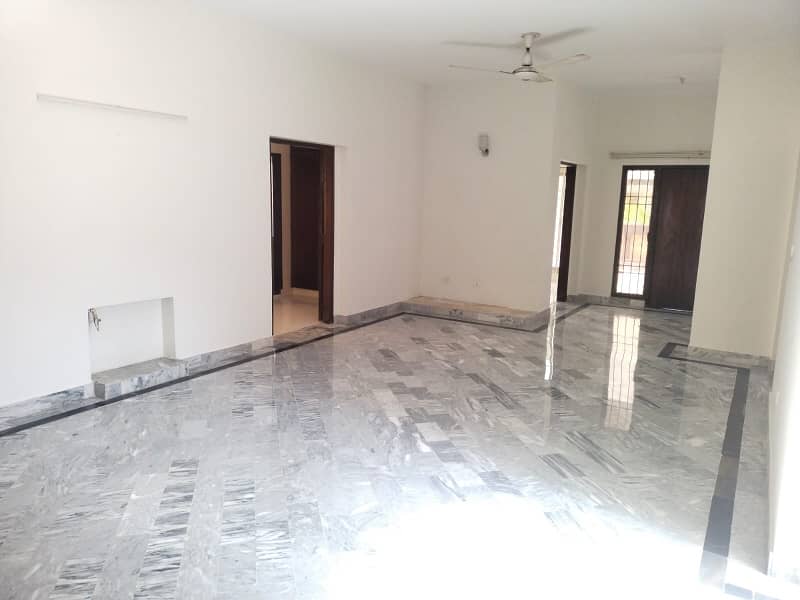 1 kanal upper portion Available for Rent phase 3 X block 8