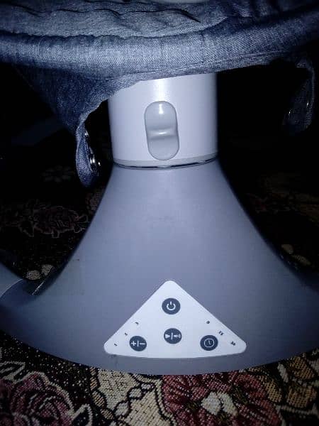 TINNIES BABY SWING CHAIR 1