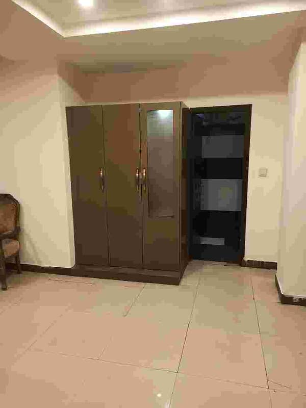 1BED FURNISHED Apartment IS AVAILABLE FOR RENT IN SECTOR B BAHRIA TOWN LAHORE 5