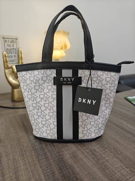 DKNY  100% ORIGINAL BRAND NEW HAND BAG (Gucci,Prada) 0