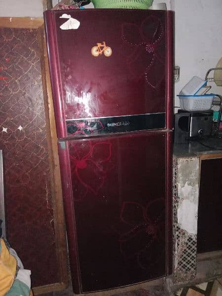 I want to sell urgent orent fridge full size 0