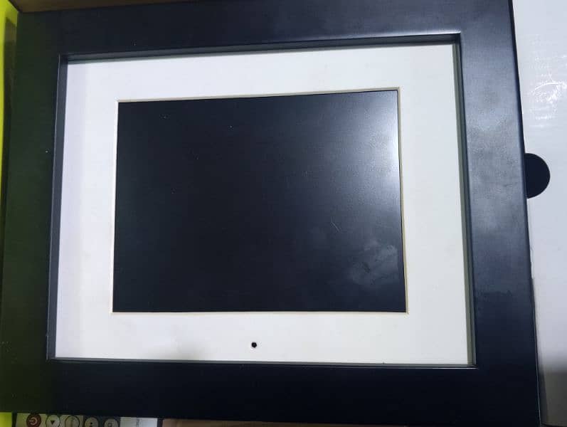 Digital photo frame 6