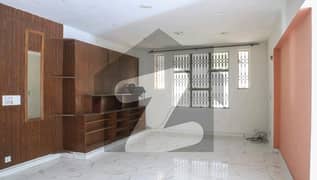 1 Kanal Upper Portion Available For Rent Phase 1 D Block