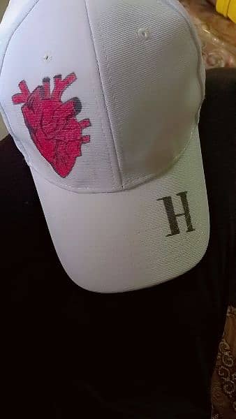 Customised heart cap 0