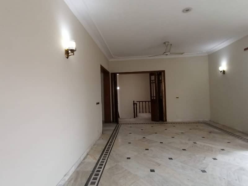 3 Bedroom 1 Kanal Upper Portion Available For Rent In DHA Phase 3 Lahore 8