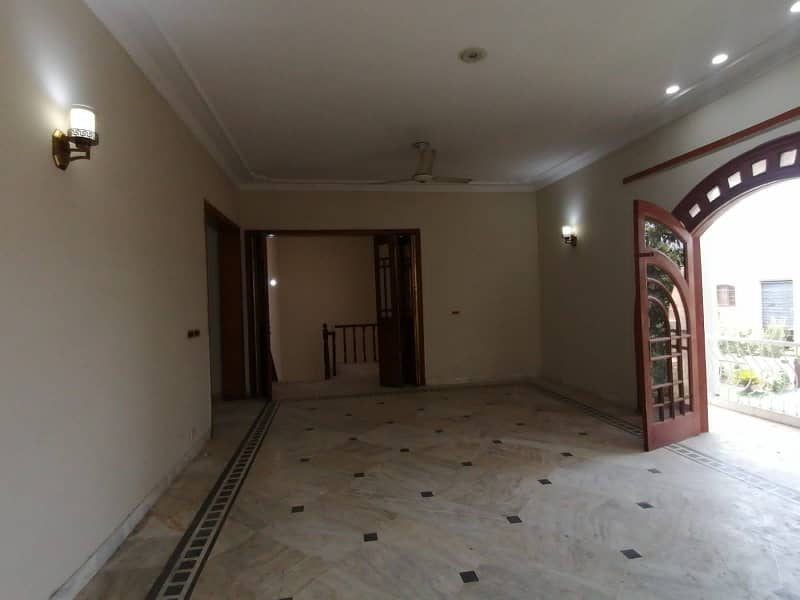 3 Bedroom 1 Kanal Upper Portion Available For Rent In DHA Phase 3 Lahore 9