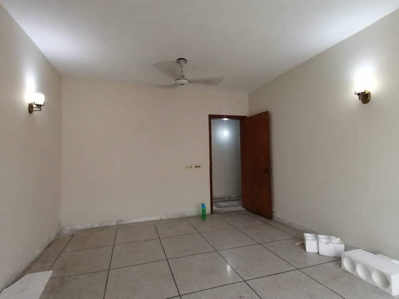 3 Bedroom 1 Kanal Upper Portion Available For Rent In DHA Phase 3 Lahore 12