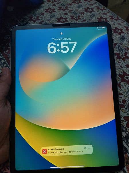 i am selling my ipad pro M2 256gb 1