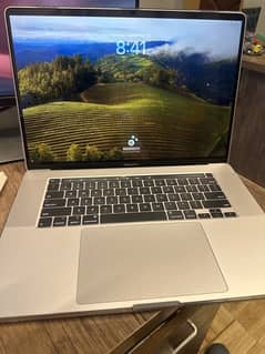 Macbook Pro 2019 16” i9 32gb 500gb 4gb in