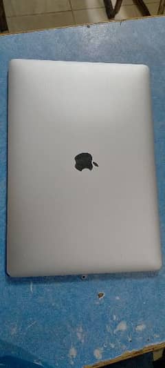 Apple MacBook 2017 15"
 i7 
16GB Ram DDR4
1TB Ssd 0