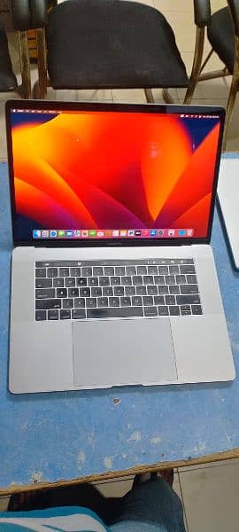 Apple MacBook 2017 15"
 i7 
16GB Ram DDR4
1TB Ssd 1