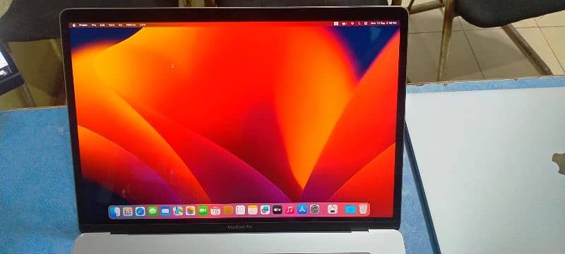 Apple MacBook 2017 15"
 i7 
16GB Ram DDR4
1TB Ssd 2