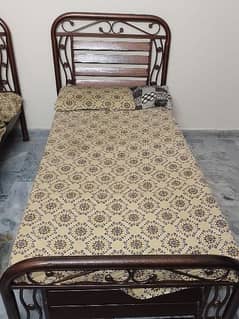 I'm selling my bed set with revolving chair and tea trolley and 2 lamp