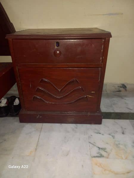 Full original wood bed I good condition 2