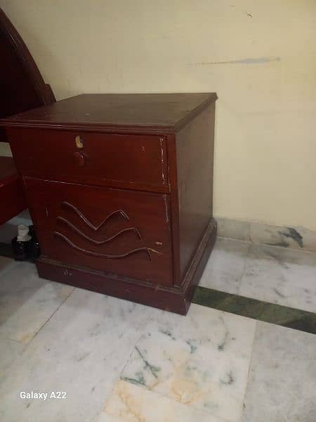 Full original wood bed I good condition 3