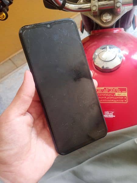 tecno spark 6go 4GB/64GB SCREEN CRACKED 1