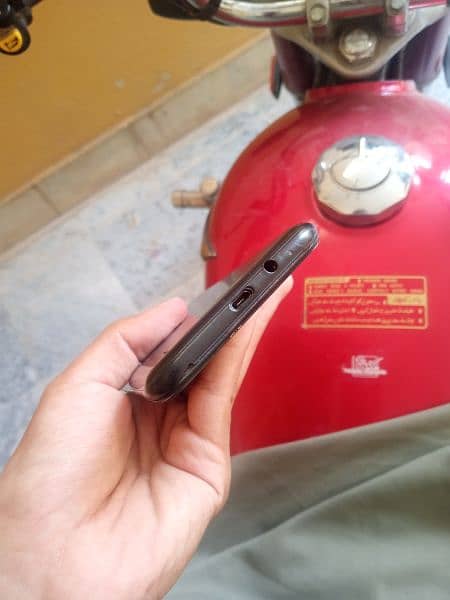 tecno spark 6go 4GB/64GB SCREEN CRACKED 3