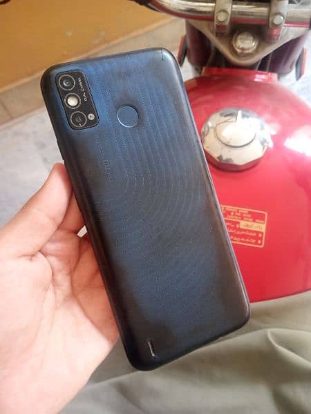 tecno spark 6go 4GB/64GB SCREEN CRACKED 4