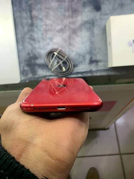 iphone 11 64Gb jv Red clour BH82% 38500/= 3