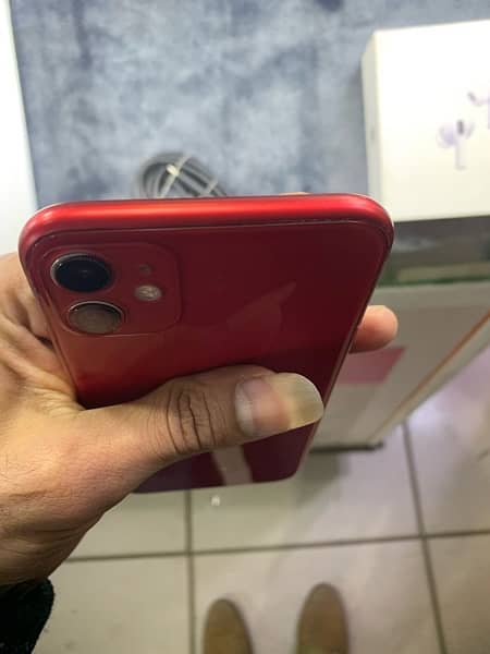 iphone 11 64Gb jv Red clour BH82% 38500/= 4