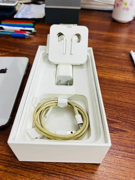 iPhone XS Max silver 256 gb 6