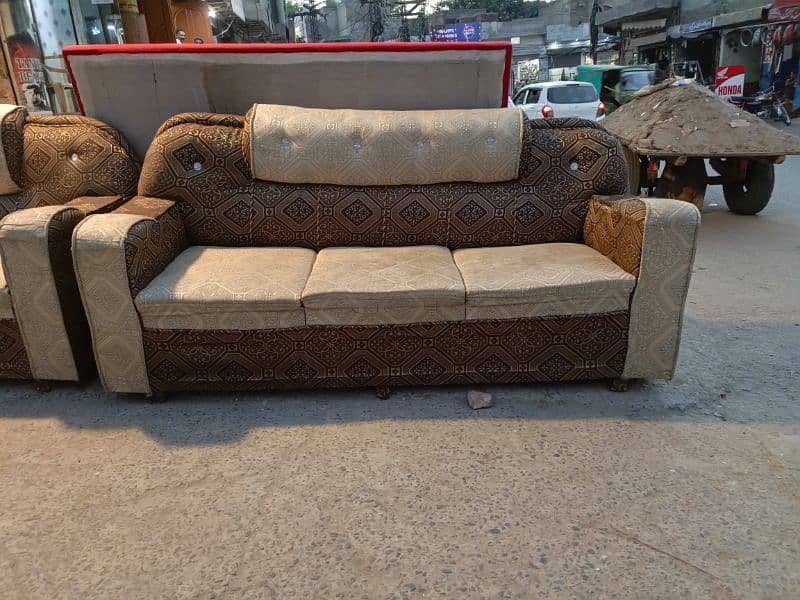 Sofa set in good  condition 1