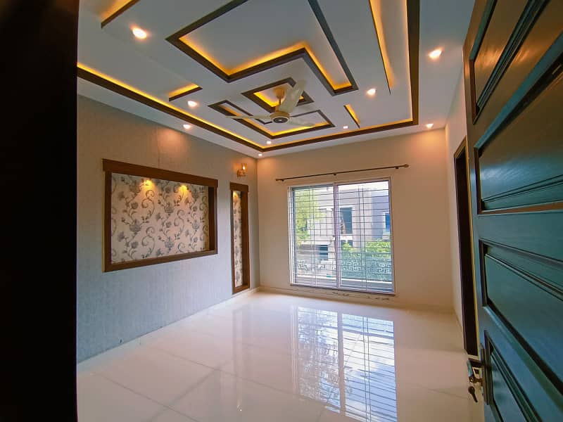 10 Marla Like Brand New Upper Portion With Gas Available For Rent In Bahria Town Lahore. 0