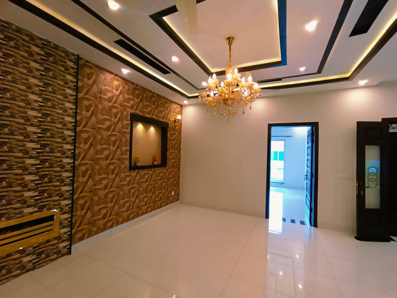 10 Marla Like Brand New Upper Portion With Gas Available For Rent In Bahria Town Lahore. 1