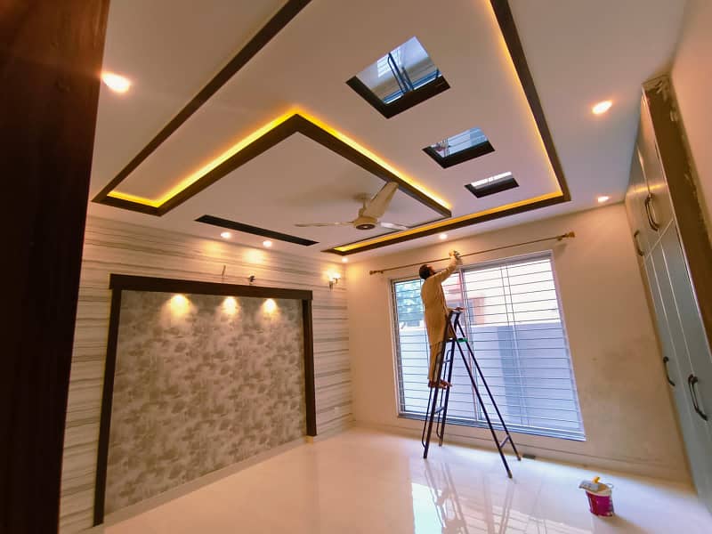 10 Marla Like Brand New Upper Portion With Gas Available For Rent In Bahria Town Lahore. 2