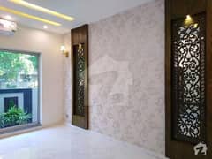 1 Kanal Brand New Corner Luxury Upper Portion Available For Rent In Bahria Town Lahore.