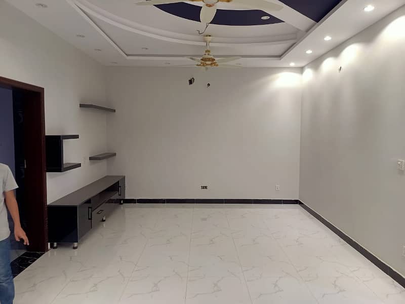 10 MARLA UPPER PORTION AVAILABLE FOR RENT IN NASHEMAN IQBAL PHASE 2 11