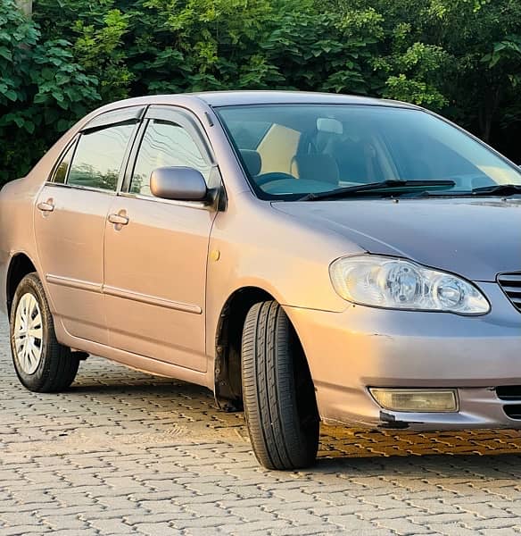 Toyota Corolla SE saloon 1