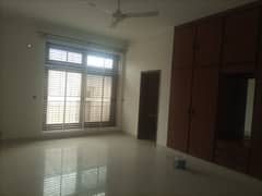 15 Marla corner well maintained house for rent