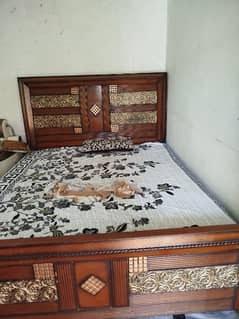 Bed with mattress 0