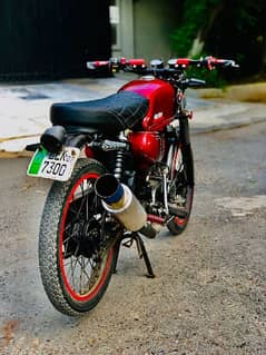 Honda 70 modified cafe racer