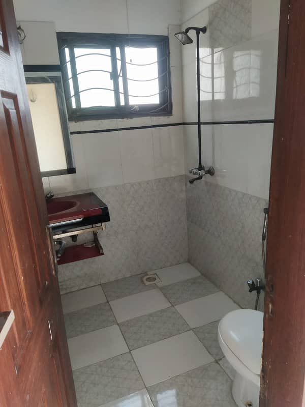 5 MARLA UPPER PORTION AVIALABLE FOR RENT IN VALANCIA BLOCK P 2