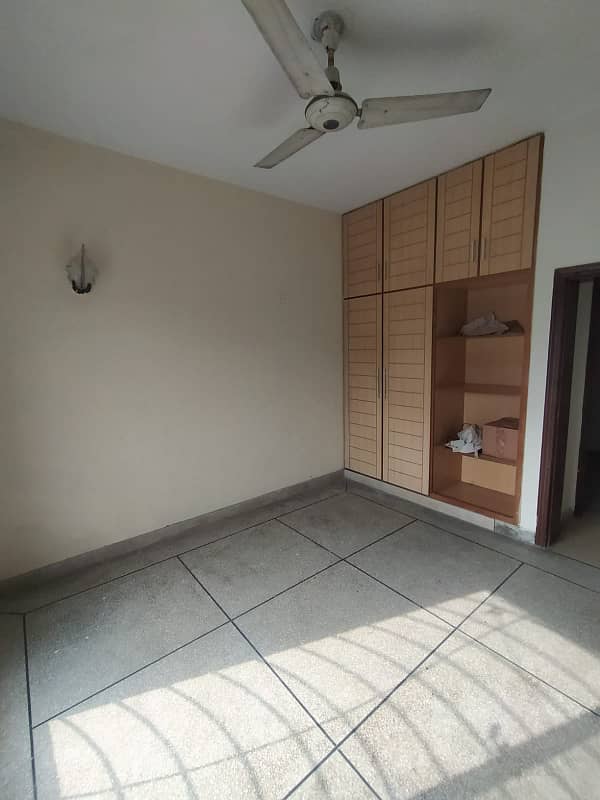 5 MARLA UPPER PORTION AVIALABLE FOR RENT IN VALANCIA BLOCK P 8