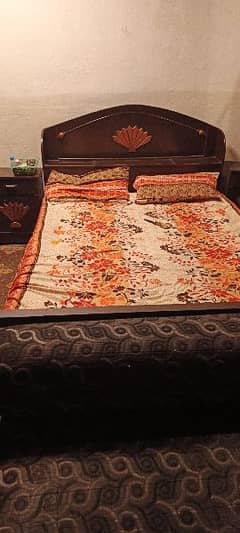 bed set and side tabels