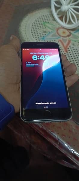 Iphone Se2020 with charger ios 18 installed 5