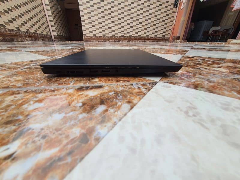 LENOVO T490s Ultra slim 3