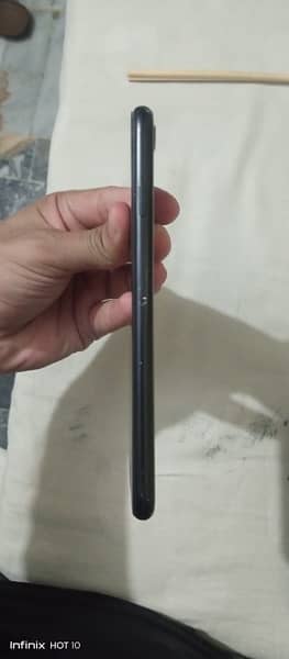 iphone se in genwan condition urgent sell only in cash 2