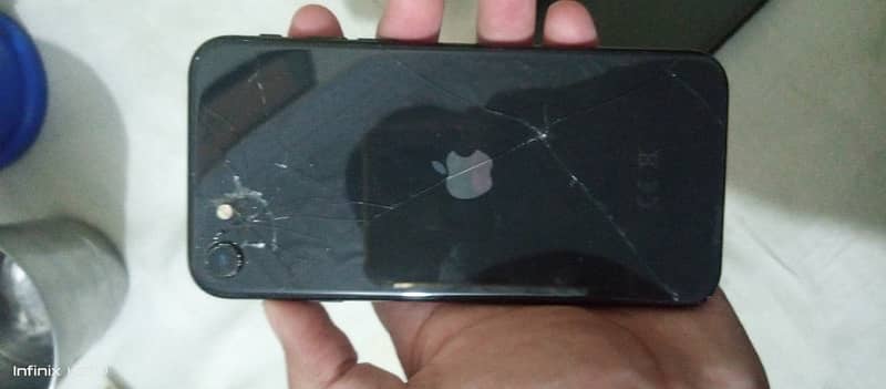 iphone se in genwan condition urgent sell only in cash 3