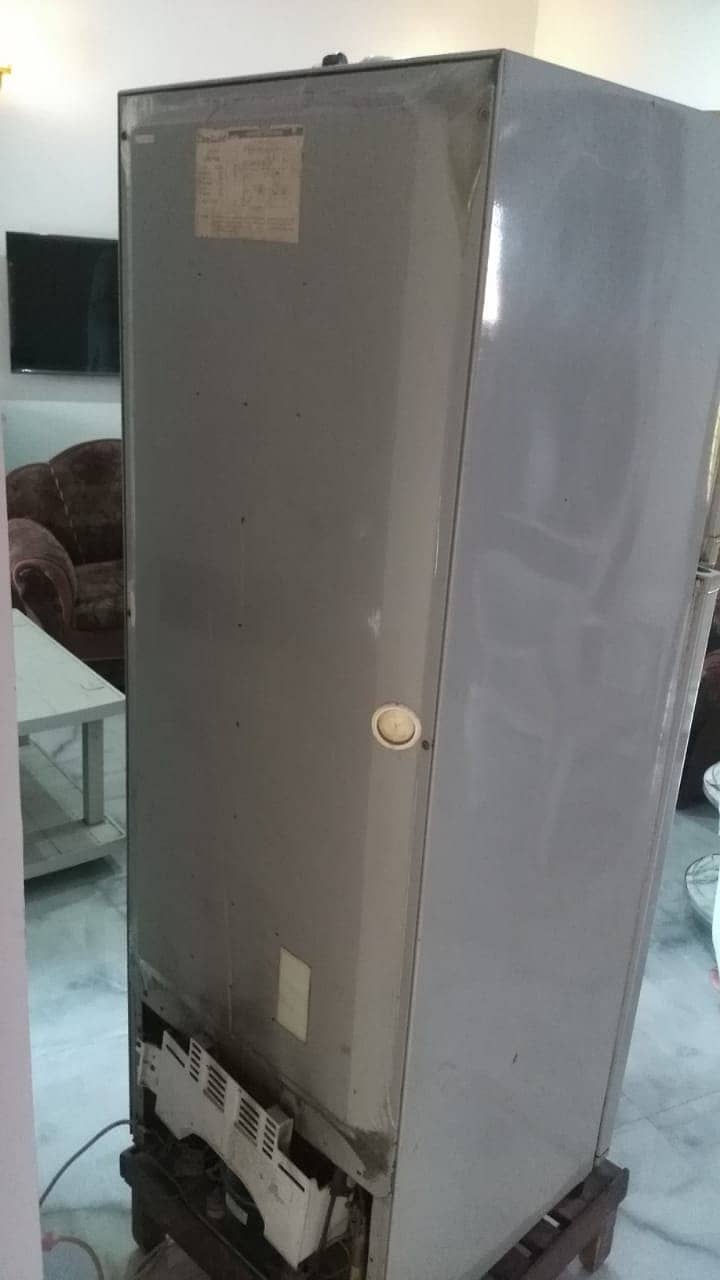 Very good condition Dawlance Refrigerator for sale 1