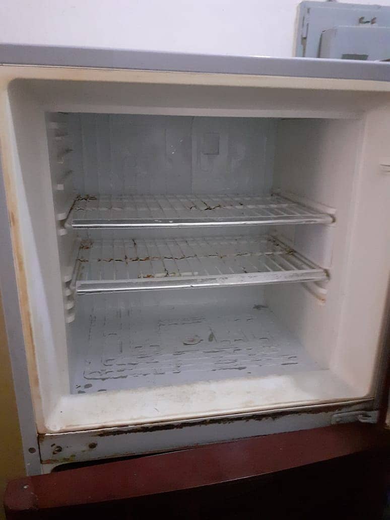 Orient medium size fridge urgently for sale 4