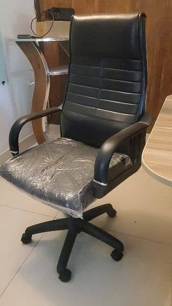 office computer chairs. black 1