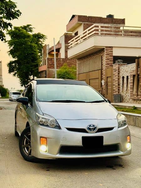 Toyota Prius 2011 1