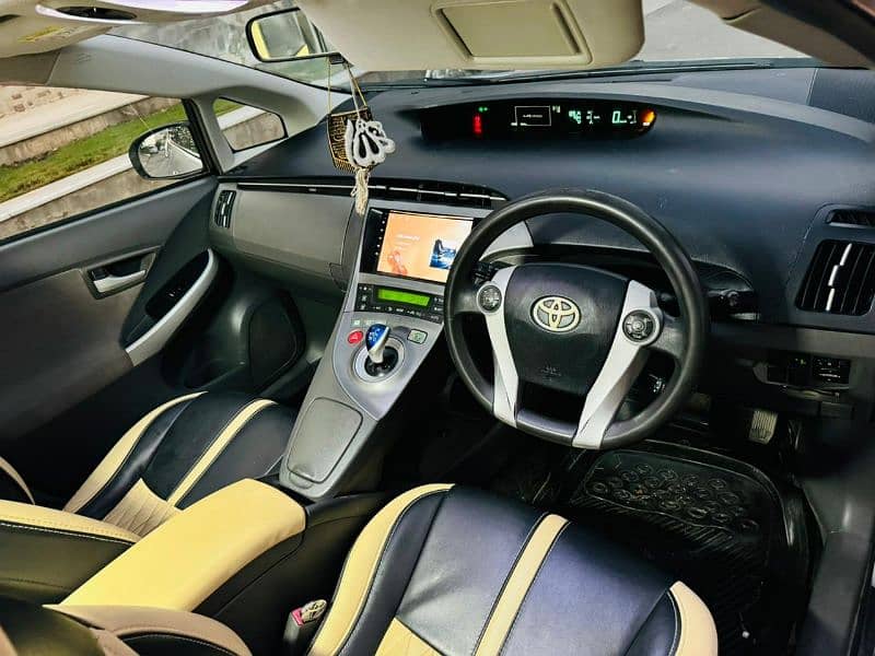 Toyota Prius 2011 4