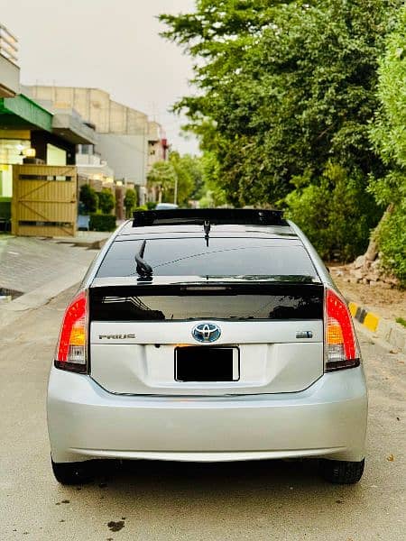 Toyota Prius 2011 12