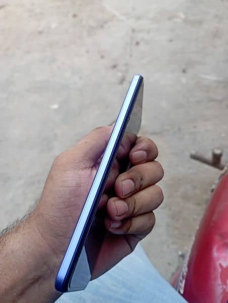 condition 10 by 10 Vivo y21 2