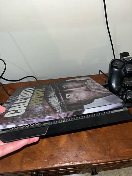 PlayStation 4 slim 3